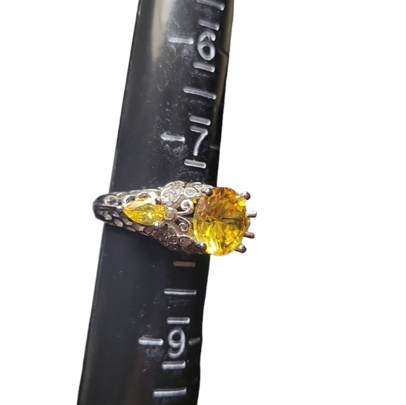 Canary Yellow Cubic Zirconia VINTAGE  ring (8) - Picture 4 of 9